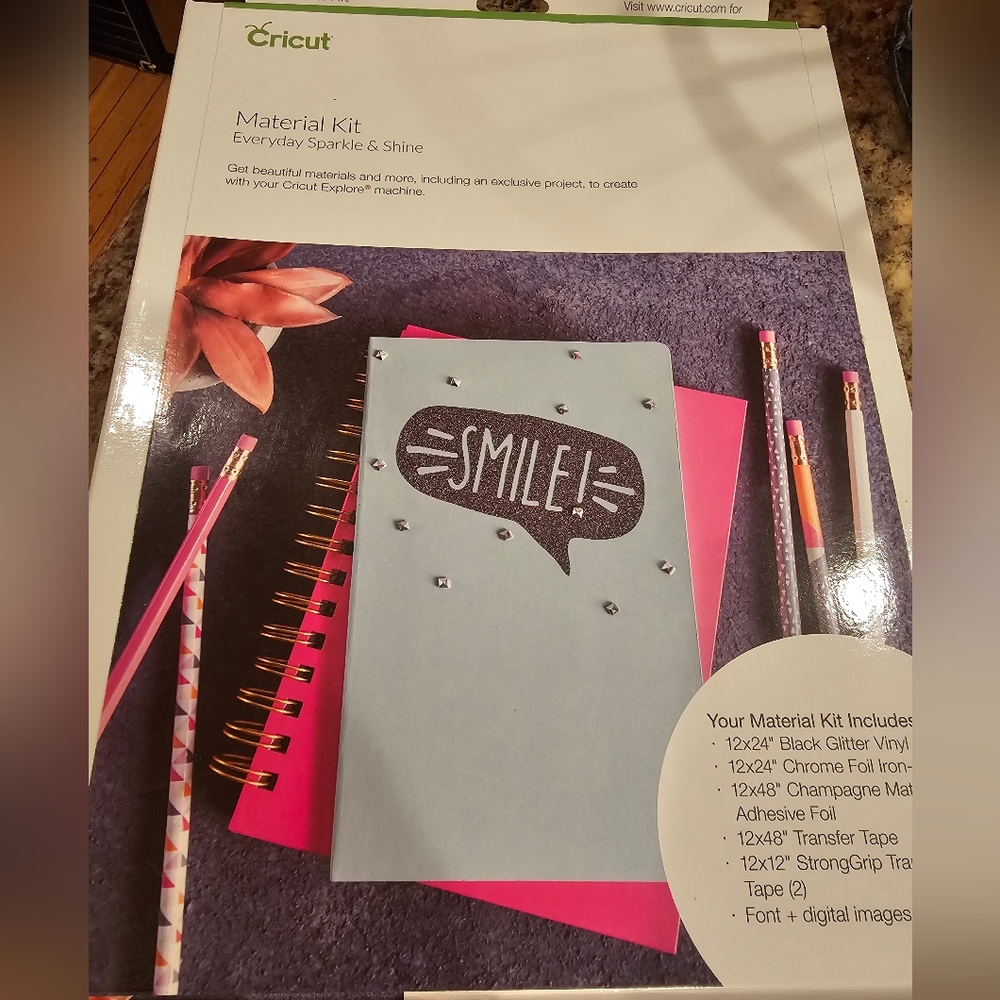 🆕️ Cricut Sparkke and Shine Smile Material Kit Brand New In Box